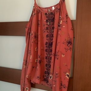 Xhilaration Cold Shoulder Top Sz Large